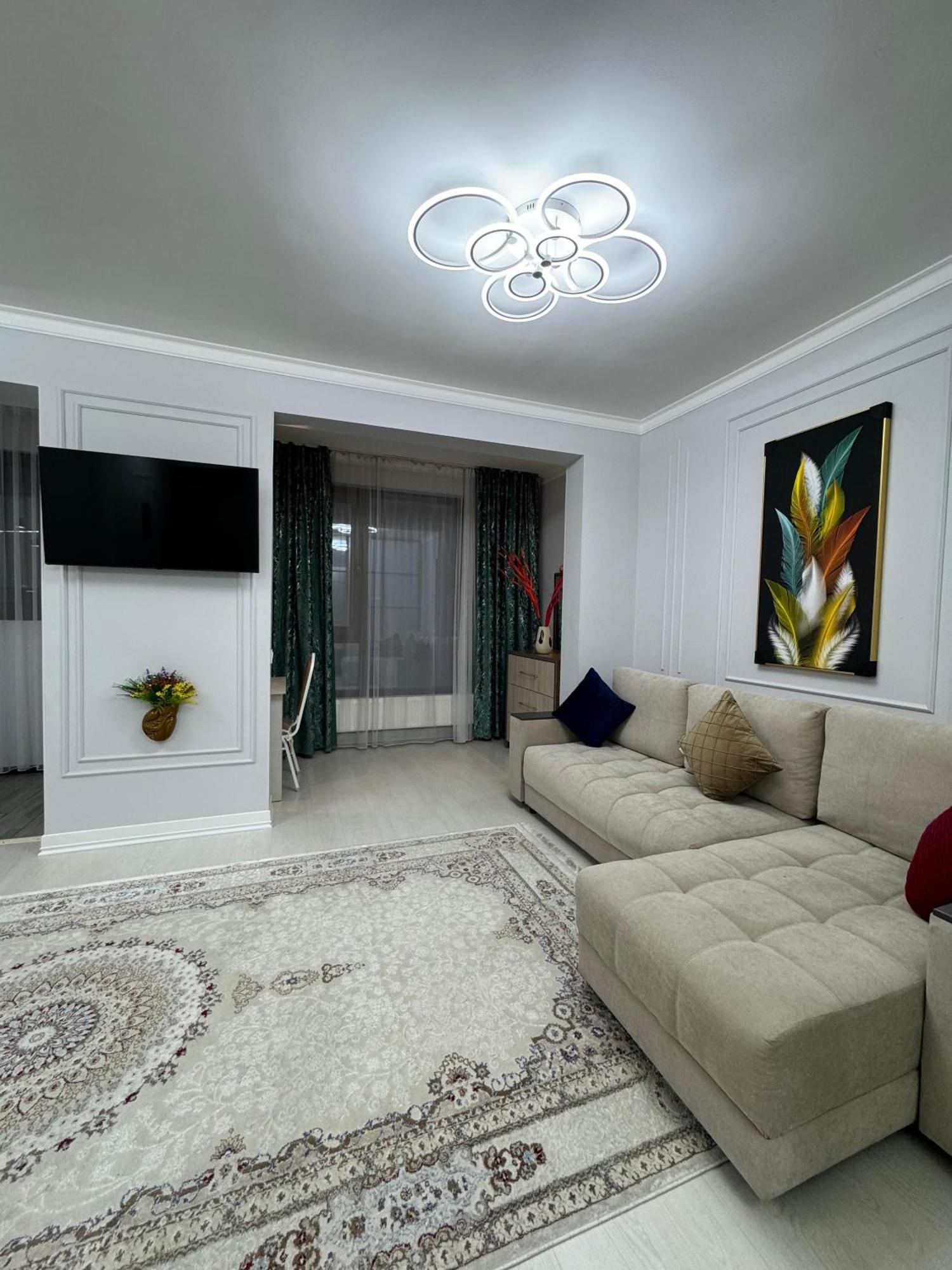 Двухкомнатная Квартира В Жк Арбат Almaty Extérieur photo